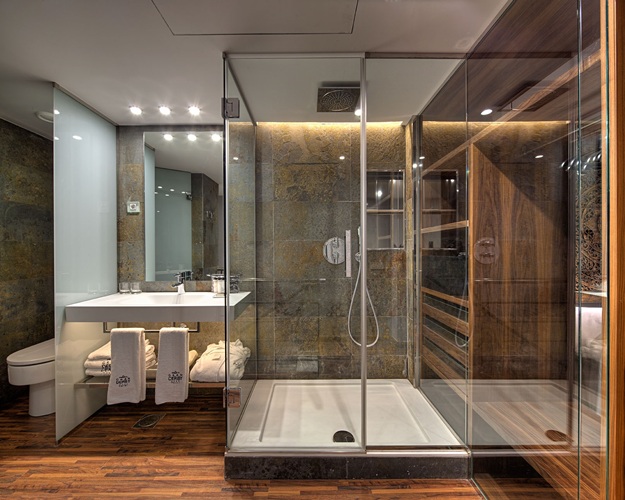 diseño de basó, Tono Bagno baños Hotel Gran Derby Barcelona