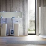 “Soluciones decorativas de autor para revestir paredes y pavimentos de forma artística y personalizada” Inkiostro Bianco, está especializada en diseños y decorados de autor, y Mapei, es líder mundial en la fabricación de colas y adhesivos. De la colaboración de ambas nace este revolucionario sistema para revestir suelos y paredes. No absorbe olores, es lavable con agua y jabón neutro, ignífugo, fácil de colocar y quitar. Lo puedes aplicar directamente sobre el azulejo sin necesidad de arrancarlo, y así tu Cliente podrá visualizar el resultado antes de colocarse. Tambien puedes aplicarlo en zonas de agua como platos ducha, duchas, y piscinas Una gama de decorados pensados para cualquier estancia de una vivienda.