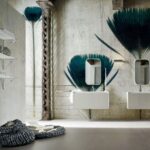 “Soluciones decorativas de autor para revestir paredes y pavimentos de forma artística y personalizada” Inkiostro Bianco, está especializada en diseños y decorados de autor, y Mapei, es líder mundial en la fabricación de colas y adhesivos. De la colaboración de ambas nace este revolucionario sistema para revestir suelos y paredes. No absorbe olores, es lavable con agua y jabón neutro, ignífugo, fácil de colocar y quitar. Lo puedes aplicar directamente sobre el azulejo sin necesidad de arrancarlo, y así tu Cliente podrá visualizar el resultado antes de colocarse. Tambien puedes aplicarlo en zonas de agua como platos ducha, duchas, y piscinas Una gama de decorados pensados para cualquier estancia de una vivienda.