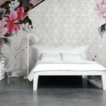 “Soluciones decorativas de autor para revestir paredes y pavimentos de forma artística y personalizada” Inkiostro Bianco, está especializada en diseños y decorados de autor, y Mapei, es líder mundial en la fabricación de colas y adhesivos. De la colaboración de ambas nace este revolucionario sistema para revestir suelos y paredes. No absorbe olores, es lavable con agua y jabón neutro, ignífugo, fácil de colocar y quitar. Lo puedes aplicar directamente sobre el azulejo sin necesidad de arrancarlo, y así tu Cliente podrá visualizar el resultado antes de colocarse. Tambien puedes aplicarlo en zonas de agua como platos ducha, duchas, y piscinas Una gama de decorados pensados para cualquier estancia de una vivienda.